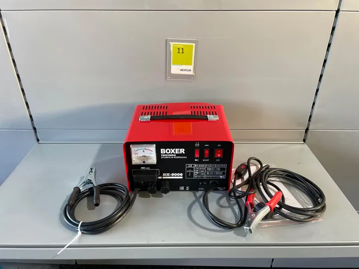Lade- und Starthilfegerät für 12-24V Fahrzeugbatterien